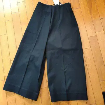 미사용 새상품 택 포함 잉게보그 블랙 팬츠 정가 37000엔