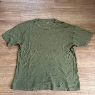 쓰리닷츠 올리브 그린 티셔츠 M 사이즈