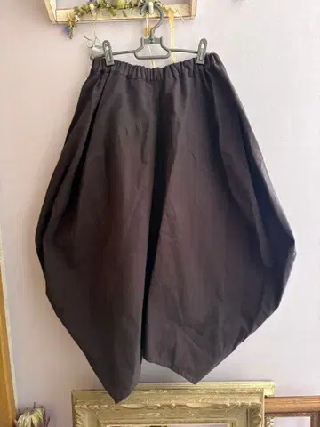 Atelier KADKA 다크 브라운 벌룬 스커트