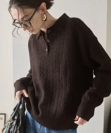 ANGIE 다크 브라운 케이블 니트 스웨터