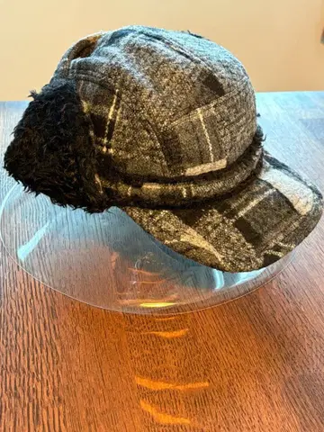 그레이 계열 체크 플라이트 캡 귀마개