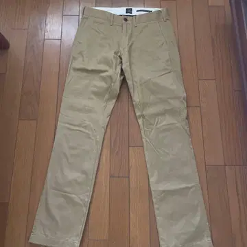 백 넘버 베이지 치노 팬츠