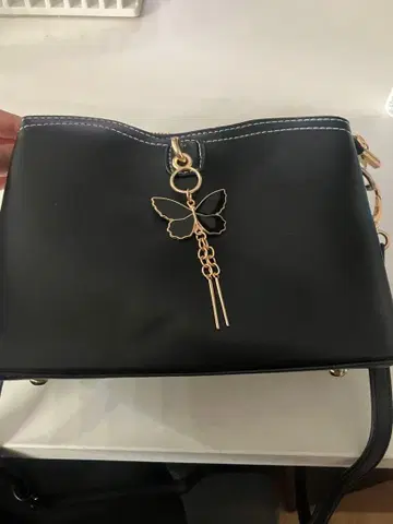 블랙 숄더백 나비 참 포함