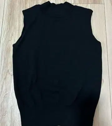 블랙 슬리브리스 상의 M