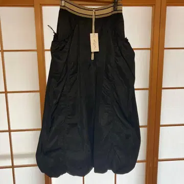 RADIATE 벌룬 실루엣 롱 스커트 블랙