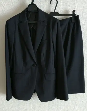 뉴요커 블랙 스커트 수트