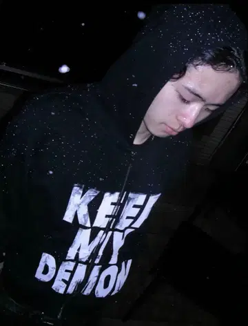 KEEP MY DEMON 블랙 후드티