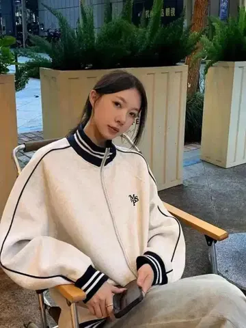 경량 캐주얼 스트라이프 스탠드 카라 루즈핏 바시티 자켓 레이디