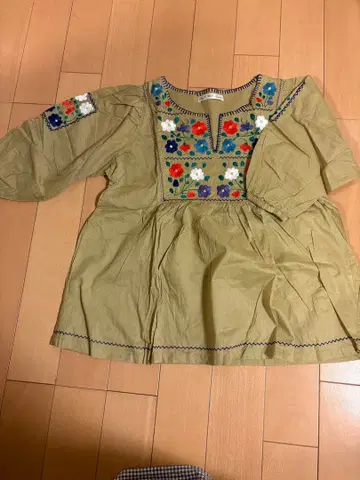 Hug O War 자수 8부 소매 셔츠