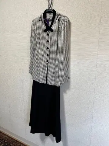 체크 무늬 수트 포멀