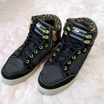 VANS 블랙 레오파드 하이컷 스니커즈