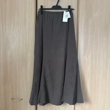 [ vin ] 미사용 새상품 그레이 플레어 롱 스커트 정가 19,000엔