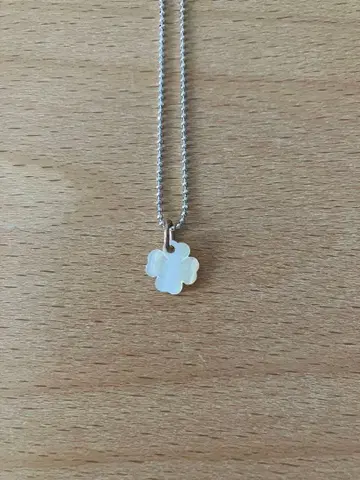 [배송비 포함] 꽃 모양 펜던트 실버 체인 목걸이