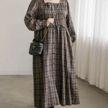 쿠레트 스퀘어넥 셔링 체크 무늬 원피스