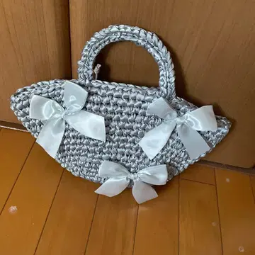 실버 리본 포함 핸드백 사이즈