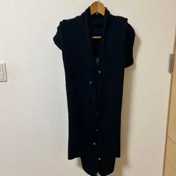 다크 블루 후드 부착 니트 베스트