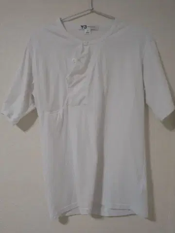 Y-3 버튼 달린 화이트 티셔츠 와이쓰리