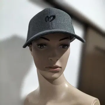 한 번만 사용한 새상품급 그레이 자수 로고 캡