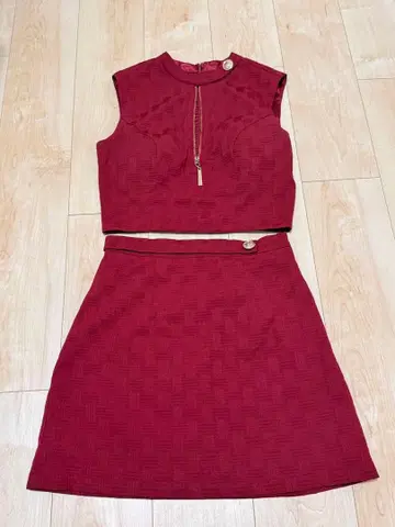 버건디 슬리브리스 셋업