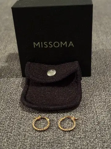 MISSOMA 골드 후프 귀걸이