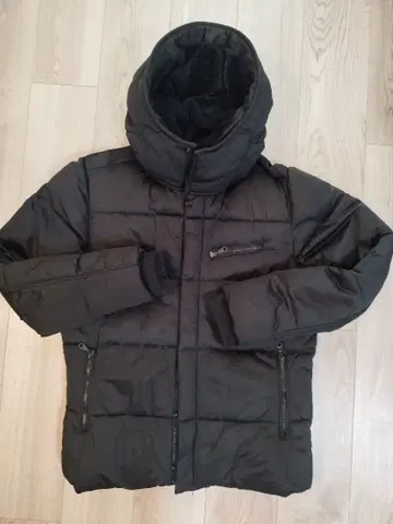 AZUL 블랙 다운 자켓 남성용 M 사이즈