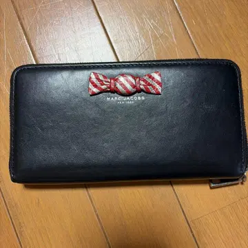 MARC JACOBS 블랙 리본 모티브 장지갑