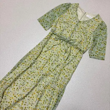 플라워 패턴 V넥 원피스 라이트 그린 러그문