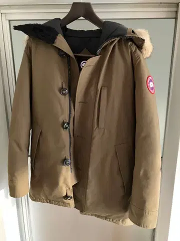 Canada Goose 카키 다운 자켓 S/P