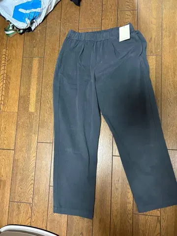 휴일과 시 아코디언 팬츠