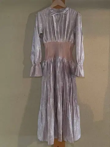 Stardust 패턴 허리 리브 새틴 원피스