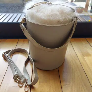 지나시스 퍼 포함 버킷백