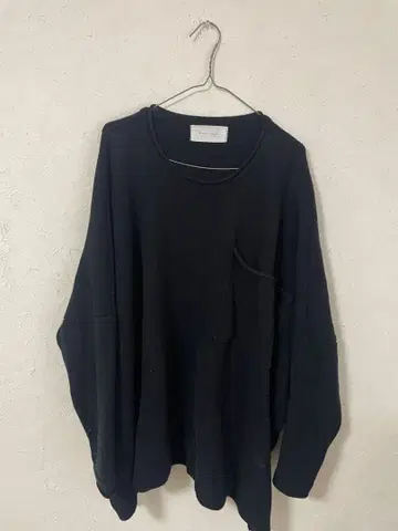 블랙 코튼 니트 포켓 부착