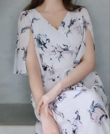 [ 미사용 새상품 ] Herlipto Rose Bouquet Dress