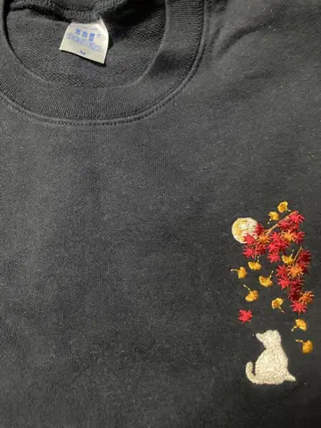 북구의 자수 가게 고양이와 단풍 자수 맨투맨 M 사이즈