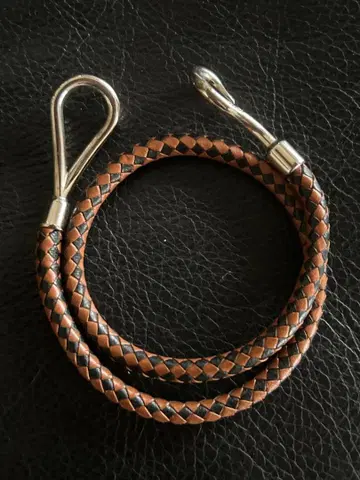 가죽 뜨개질 팔찌