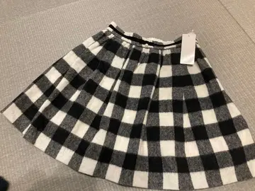 체크 무늬 플레어 스커트