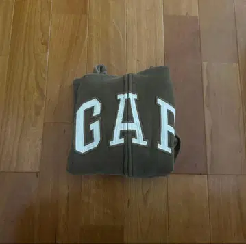 GAP 올리브 그린 후드 부착 후드티