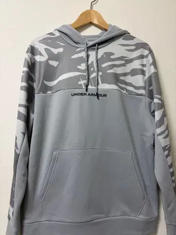 UNDER ARMOUR 카모 패턴 후드 부착 후드티