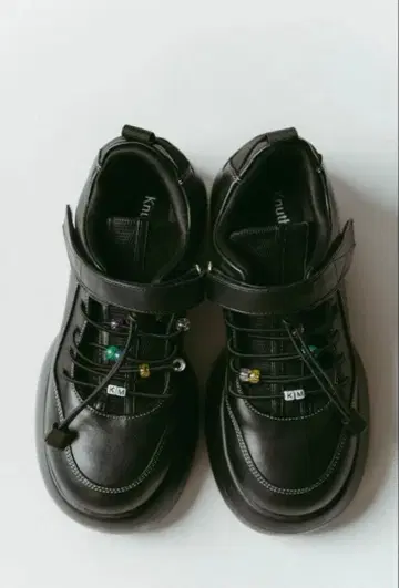 크누 스머프 통굽 블랙 스니커즈