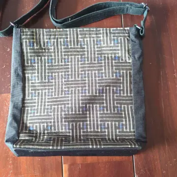 본고장 오시마 명주 아키나 장미 무늬 숄더백