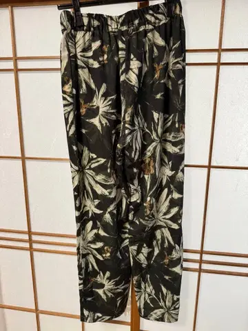 RADIATE 잎 패턴 와이드 팬츠