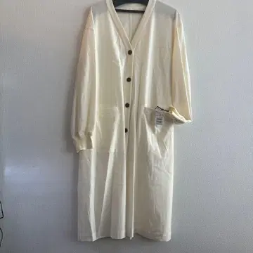 정가 25,000엔 아이보리 버튼 달린 롱 가디건