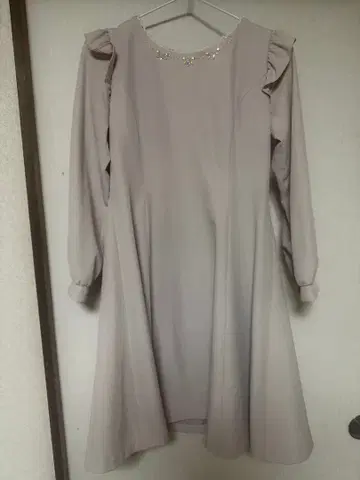 LODISPOTTO 프릴 장식 비쥬 원피스