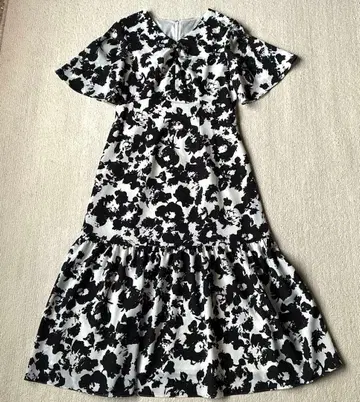 미사용 샘플 쿠 드 샹스 패턴 제품 원피스