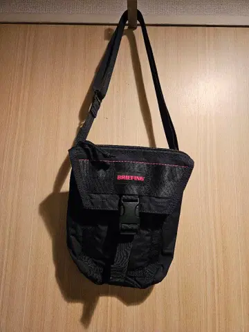 BRIEFING 블랙 숄더백