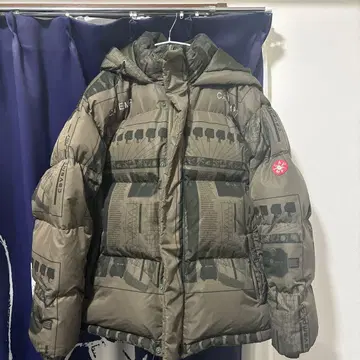 [ CAVEMPT ] (C.E 씨이) 그래픽 다운 골든 사이즈