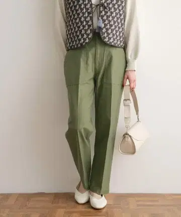 새상품급 URBAN RESEARCH*깔끔한 베이커 팬츠 38 카키 계열