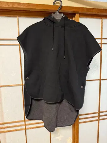 RADIATE 후드 부착 블랙 판초