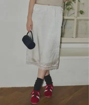 GIUNON 크러쉬 새틴 레이스 스커트