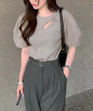 by muni:r 언밸런스 슬릿 퍼프 블라우스